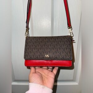 MICHAEL KORS SMARTPHONE CROSSBODY PURSE💋